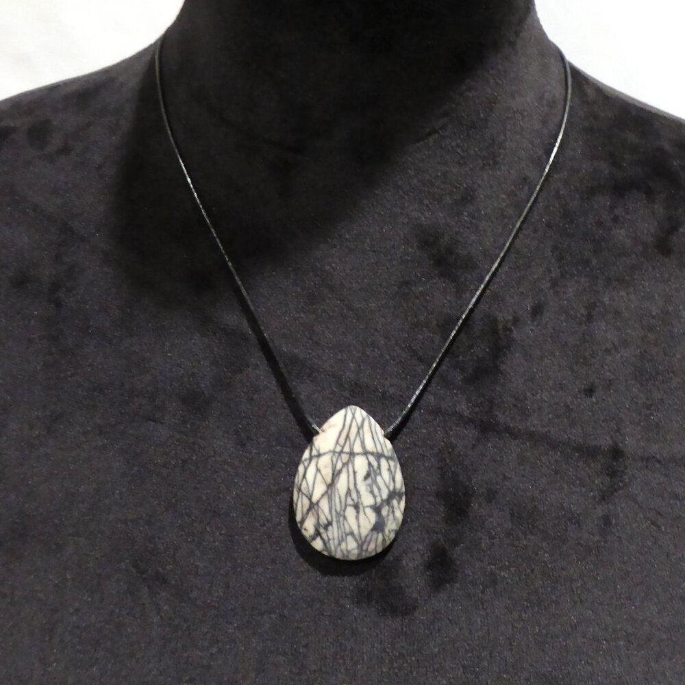 NATURAL BLACK LINE ZEBRA JASPER STONE PENDANT NECKLACE